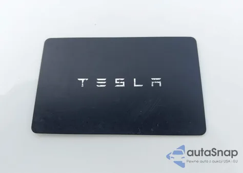 2023 Tesla Model Y Awd/Long Range Dual Motor All-Wheel Drive z USA, uszkodzony, nr VIN 7SAYGDEE5PF633005